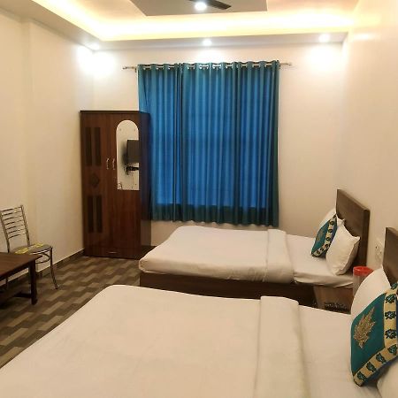 Nv Palace Hotel Vrindāvan Zewnętrze zdjęcie