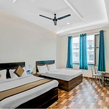 Nv Palace Hotel Vrindāvan Zewnętrze zdjęcie