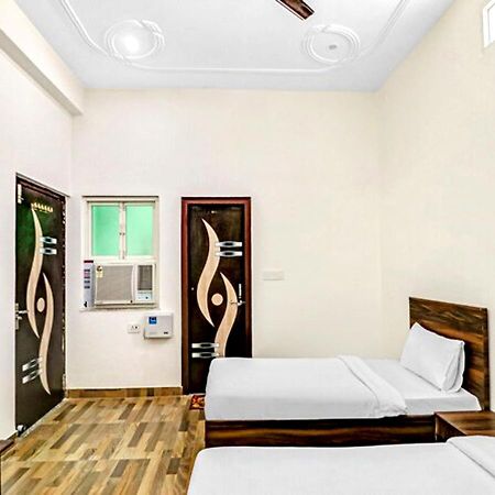Nv Palace Hotel Vrindāvan Zewnętrze zdjęcie