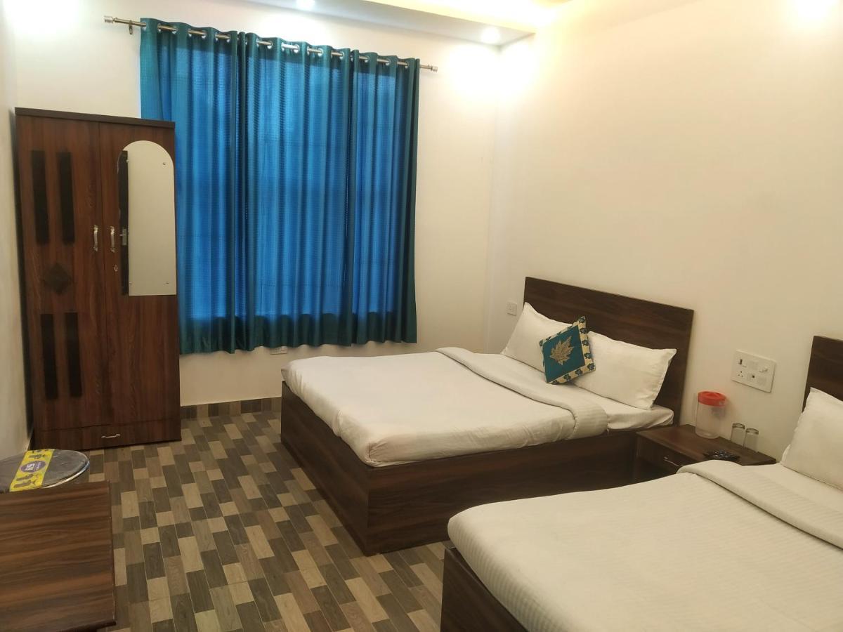 Nv Palace Hotel Vrindāvan Zewnętrze zdjęcie