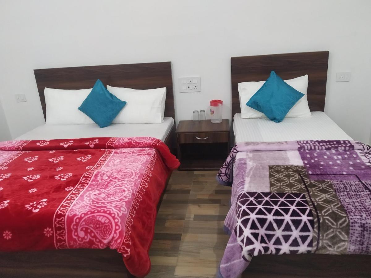 Nv Palace Hotel Vrindāvan Zewnętrze zdjęcie