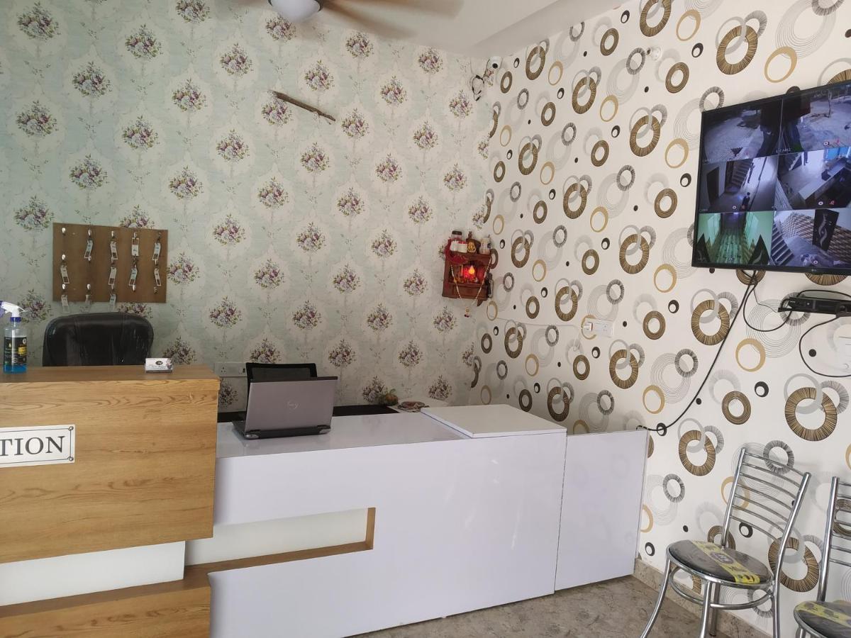 Nv Palace Hotel Vrindāvan Zewnętrze zdjęcie