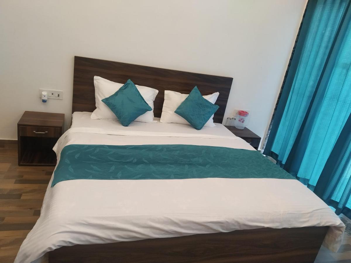 Nv Palace Hotel Vrindāvan Zewnętrze zdjęcie