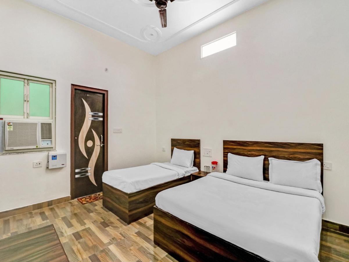 Nv Palace Hotel Vrindāvan Zewnętrze zdjęcie