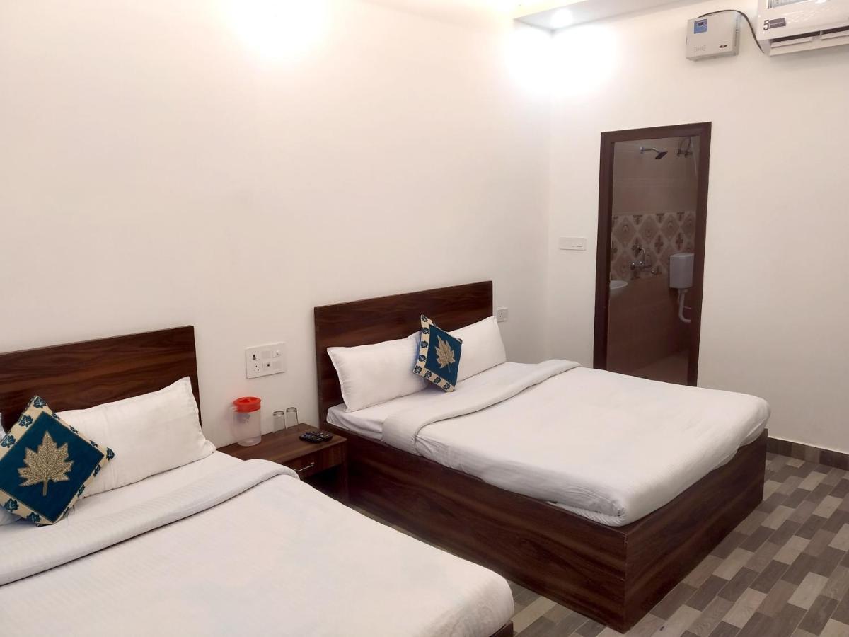 Nv Palace Hotel Vrindāvan Zewnętrze zdjęcie